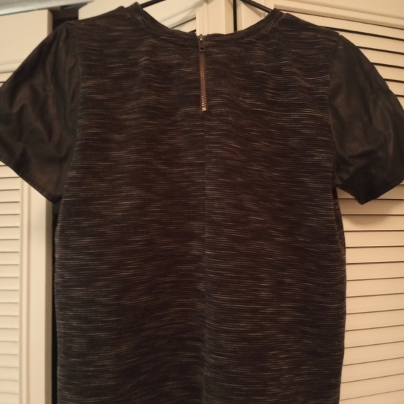 LOFT brand beautiful top - Picture 2 of 4